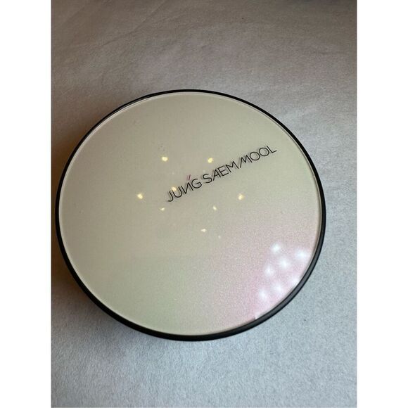 Jung Saem Mool Essential Skin Nuder Cushion Medium-Deep Broad Spectrum Sunscreen - Picture 1 of 4
